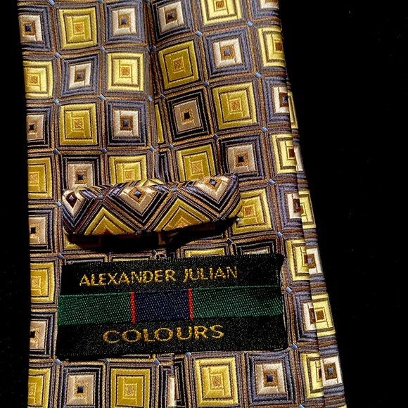 Great looking Alexander Julian Men’s Necktie with matching pocket square - Picture 3 of 4